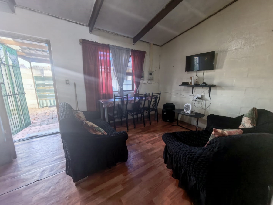 2 Bedroom Property for Sale in Lavender Hill Western Cape